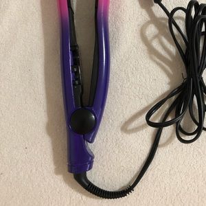 Helen of Troy 1” flat iron